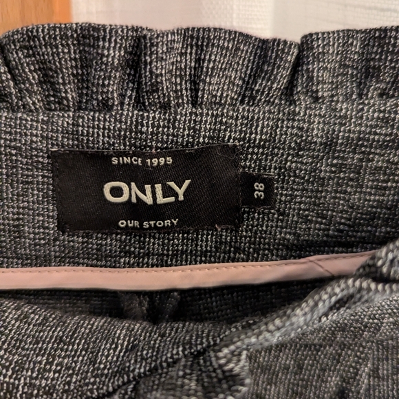 Stylish Only tapered pants in size 38 (EU) / 6 (US) - Picture 3 of 4